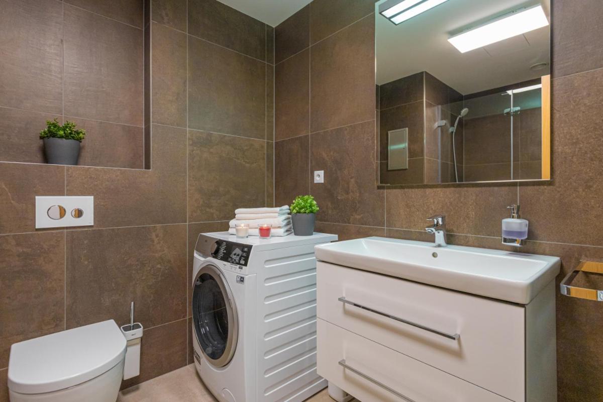 Apartament Oscar With Garage Praga